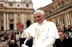Almudi.org - Benedicto XVI saluda