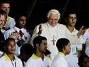 Almud.org - Benedicto XVI con jóvenes de la "Hacienda de la Esperanza", en Brasil