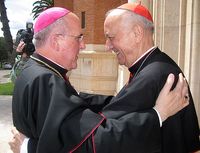 Almudi.org - Saludo del Cardenal García-Gasco y Mons. Osoro