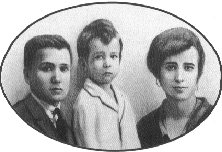 san Josemaría con sus hermanos Carmen y Santiago